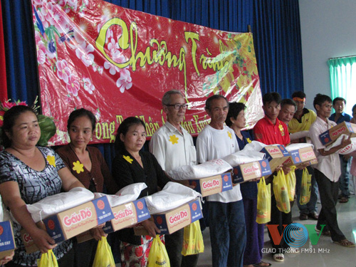 Prosigue Vietnam preparativos de un Tet feliz para los étnicos y los pobres